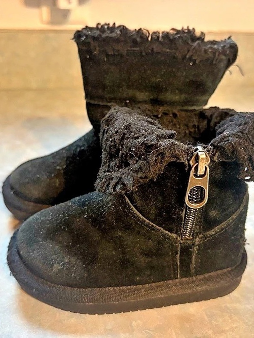 Koolaburra by UGG Aribel Short Black Boots US 6